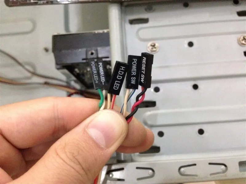 Hướng dẫn cách cắm dây power trên main