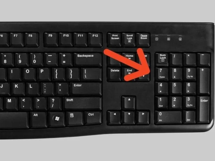 Sử dụng các nút số trên bàn phím để di chuyển chuột theo hướng mong muốn