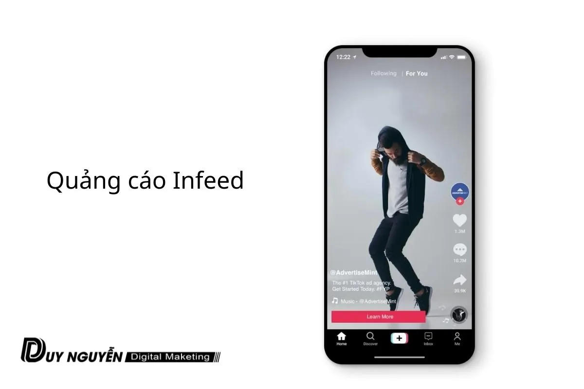 Điện thoại hiển thị quảng cáo In-Feed Ads, minh họa các loại tài khoản TikTok