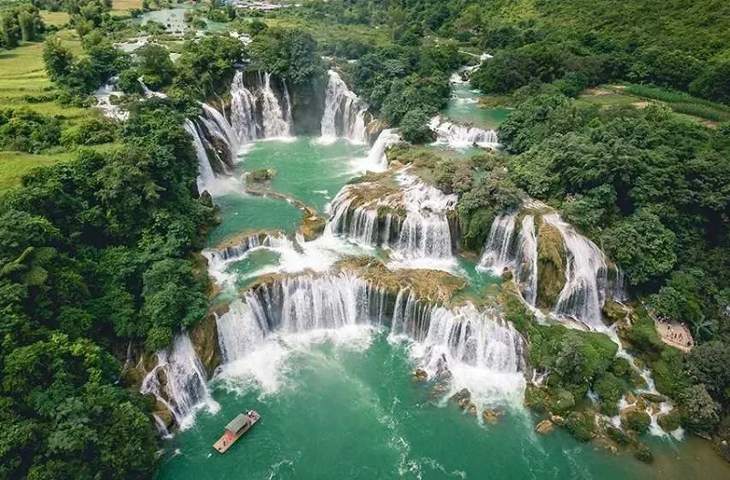 Thác Bản Giốc ở Cao Bằng mùa nước lớn tháng 9 tháng 10, một kỳ quan thiên nhiên