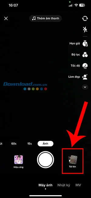 Màn hình chọn Tải lên để chọn video và hình ảnh cần chỉnh sửa giọng nói trên TikTok