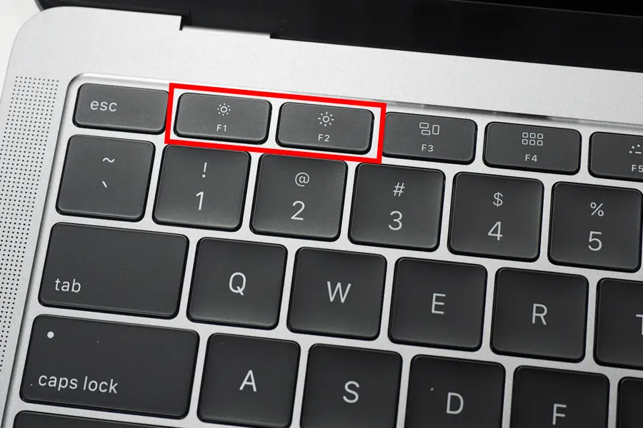Sử dụng tổ hợp phím chức năng (thường có biểu tượng mặt trời) là cách nhanh nhất để điều chỉnh độ sáng trên laptop