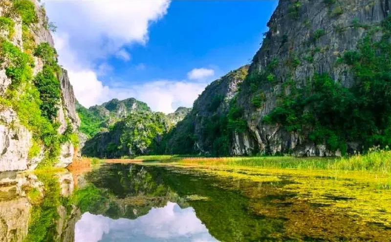 Vẻ đẹp thiên nhiên hùng vĩ của Ninh Bình tại Tam Cốc Bích Động, một lựa chọn hấp dẫn khi tháng 9 tháng 10 nên đi du lịch ở đâu