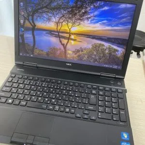 Bàn phím và touchpad rộng rãi trên Laptop NEC VK26 màn hình 15.6 inch