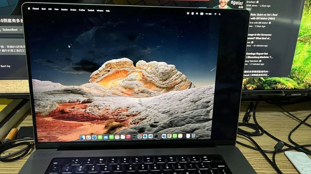 Viền đen hai bên màn hình laptop thường do độ phân giải hoặc tỷ lệ khung hình không khớp với thông số gốc của màn hình