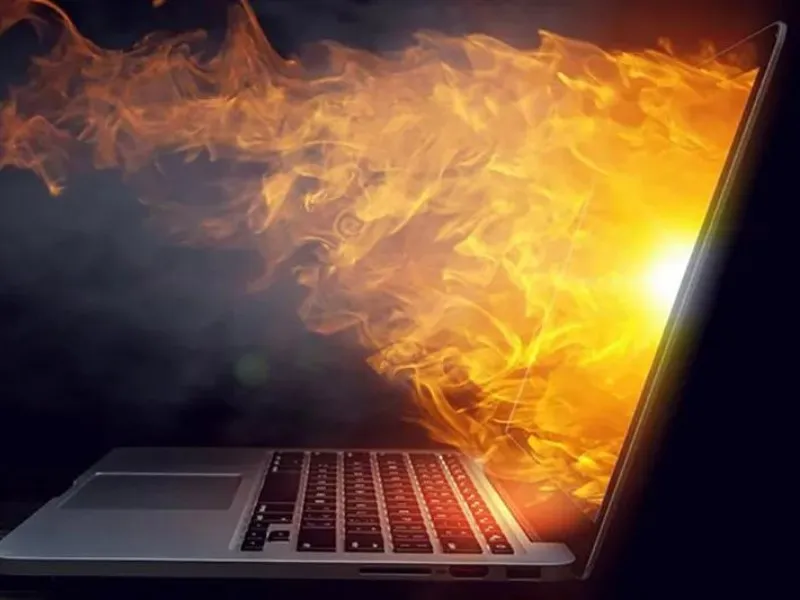 Kiểm tra nhiệt độ và hệ thống làm mát của laptop khi gặp sự cố ngắt màn hình đột ngột