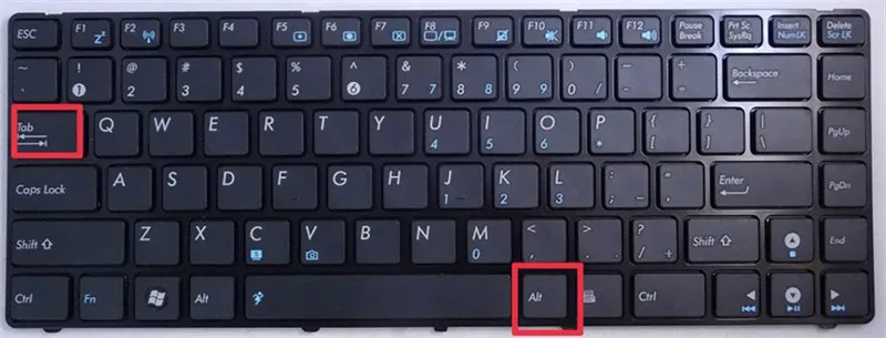 Sử dụng tổ hợp phím Alt và Tab để chuyển đổi qua lại giữa các ứng dụng đang mở