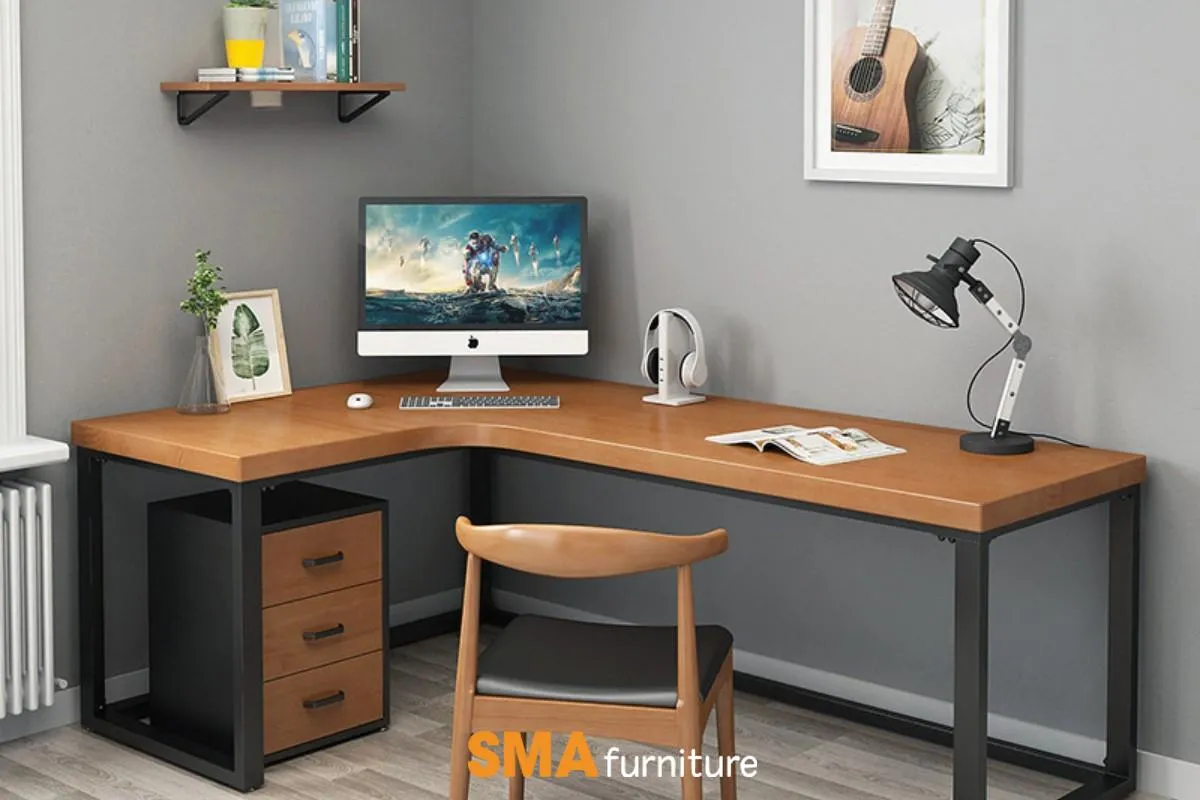 Mẫu bàn làm việc 2m chữ L giúp bạn tận dụng được các góc tường trống trong nhà