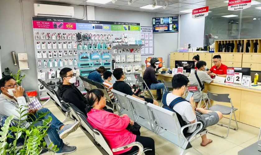 Cửa hàng sửa chữa laptop hiện đại với đầy đủ trang thiết bị hỗ trợ kỹ thuật tiên tiến nhất