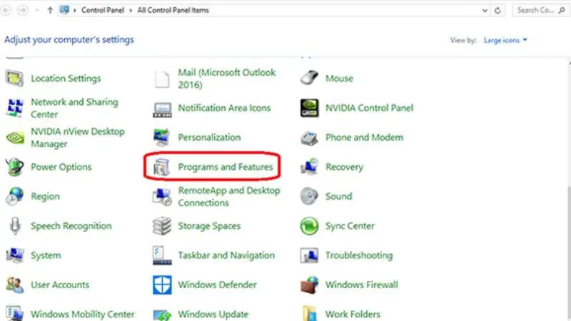 Cửa sổ Programs and Features trong Control Panel liệt kê các ứng dụng đã cài đặt