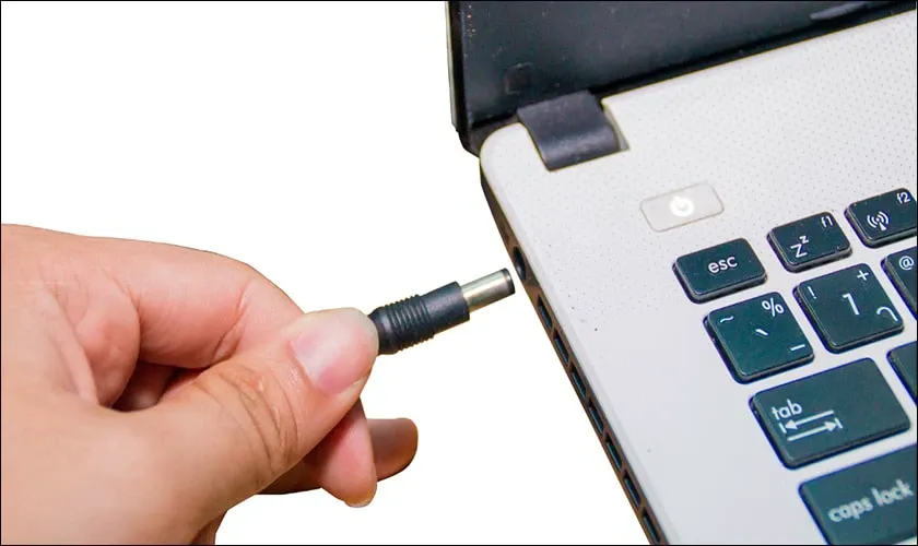 Kiểm tra sự ổn định của dòng sạc thông qua các phần mềm chuyên dụng trên máy tính