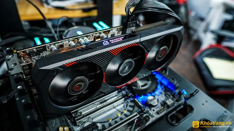 Thực hiện tháo và lắp lại card đồ họa để đảm bảo sự tiếp xúc tốt nhất với bo mạch chủ