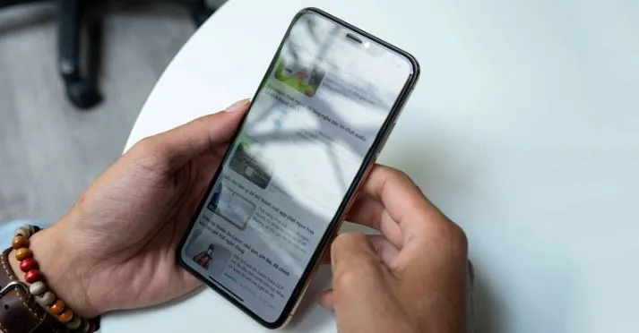 chống nhìn trộm màn hình iPhone 9