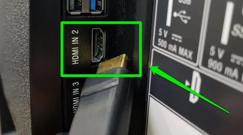 Kết nối đầu cáp HDMI còn lại vào cổng trên tivi Samsung