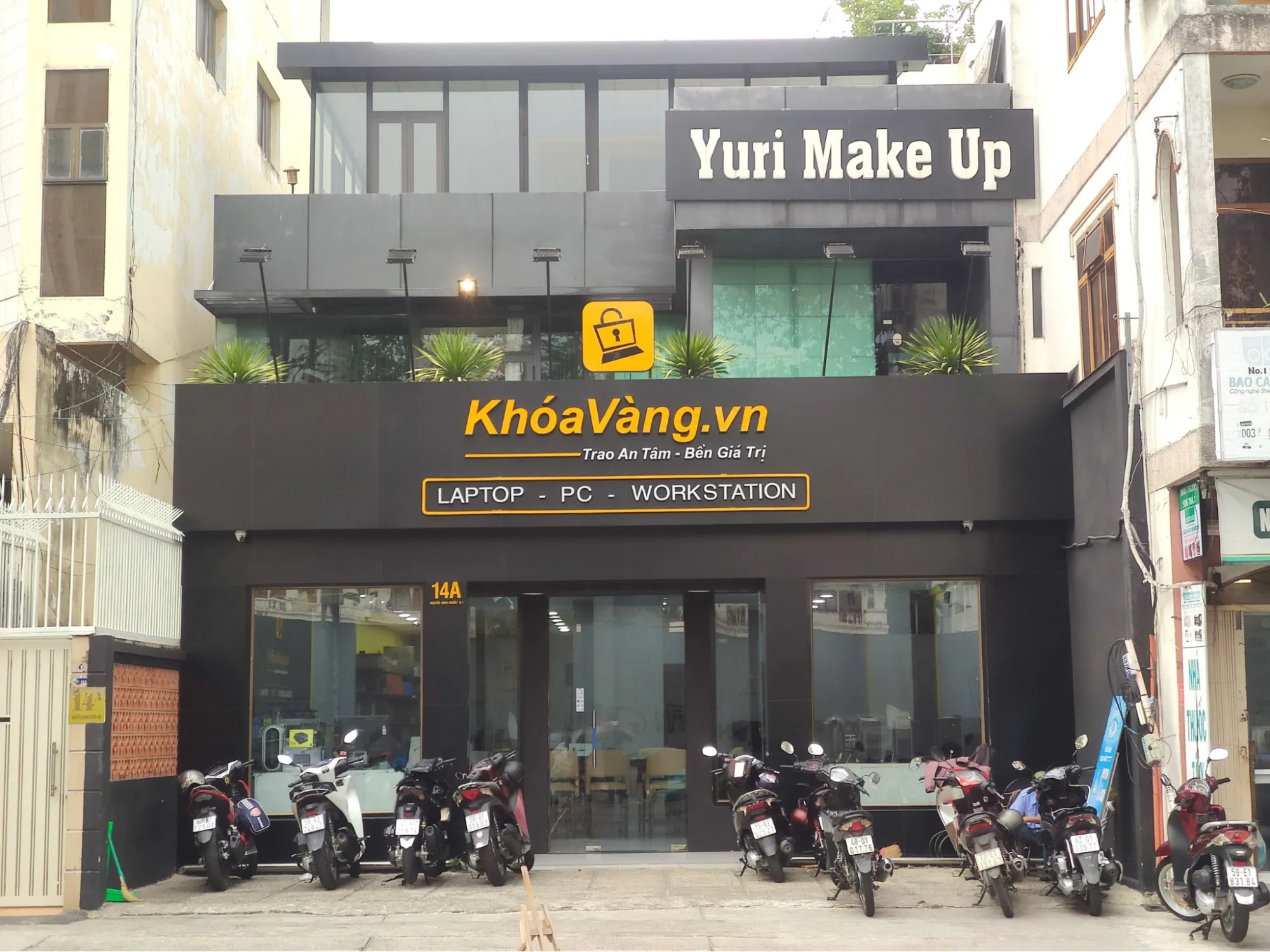 Showroom trưng bày các dòng laptop cấu hình cao tại Công ty Máy tính Khóa Vàng