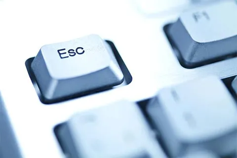 Sử dụng phím Esc để thoát nhanh khỏi các ứng dụng hoặc hủy bỏ lệnh đang thực hiện