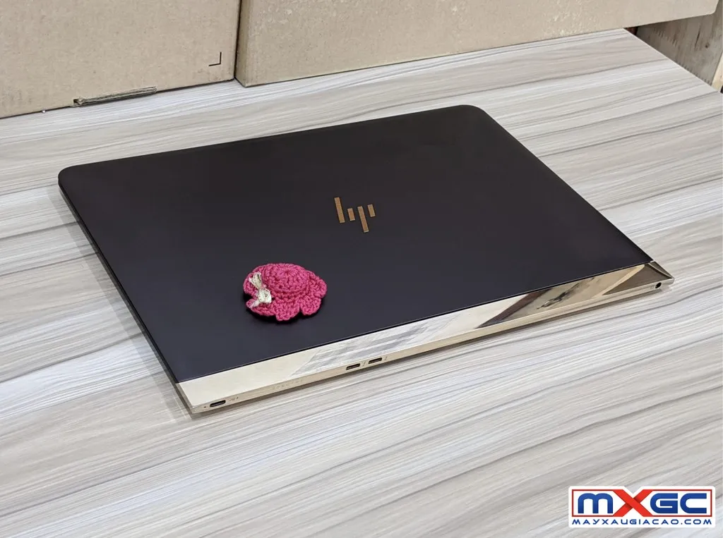 Cận cảnh vẻ đẹp sang trọng của dòng máy tính HP Spectre cao cấp nhất