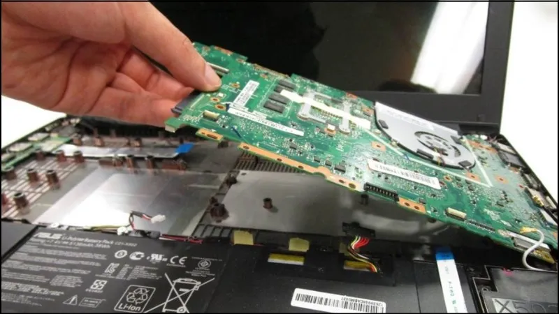 Dòng laptop cũ qua nhiều năm sử dụng có linh kiện bị lão hóa và bám cực nhiều bụi bẩn