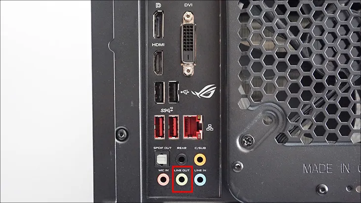 Cổng Sound Out màu xanh lá đặc trưng trên bo mạch chủ của máy tính để bàn