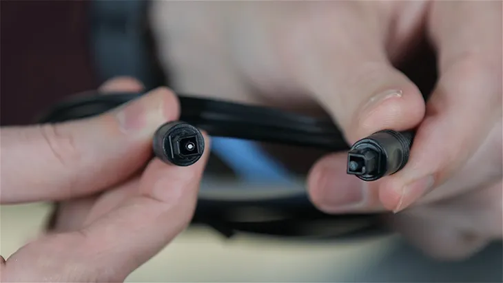 Cáp Optical sử dụng sợi quang để truyền dữ liệu âm thanh số tốc độ cao