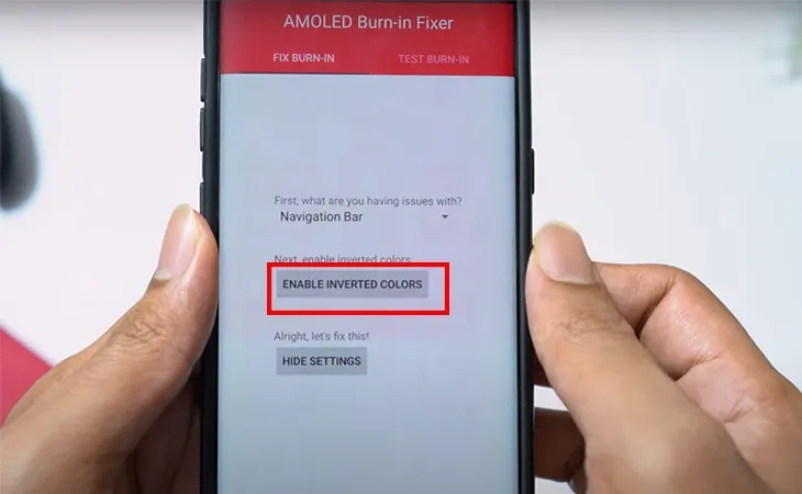 Chọn tiếp Enable inverted color