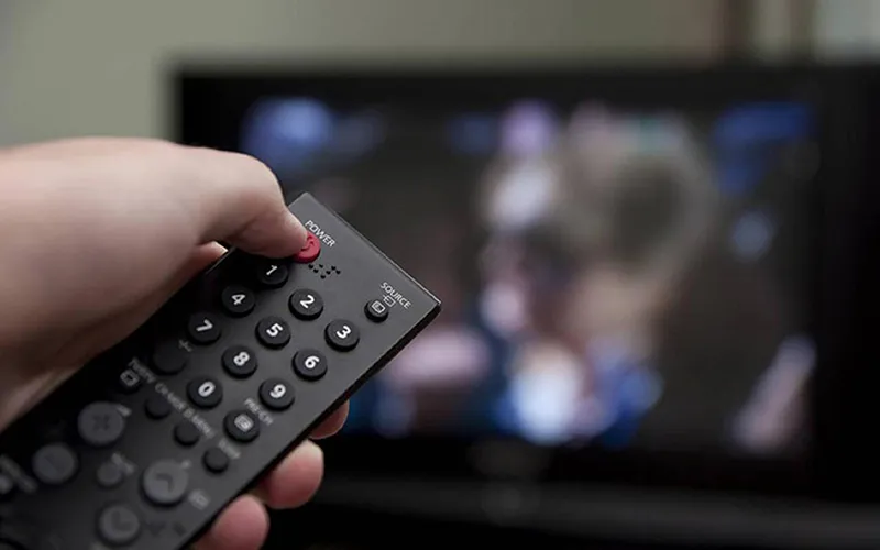 Nếu gặp sự cố, hãy thử khởi động lại cả tivi và laptop để xóa bộ nhớ đêm