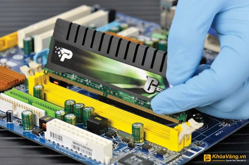Khi xác định được thanh bộ nhớ bị hỏng hoàn toàn cần tiến hành thay thế linh kiện mới