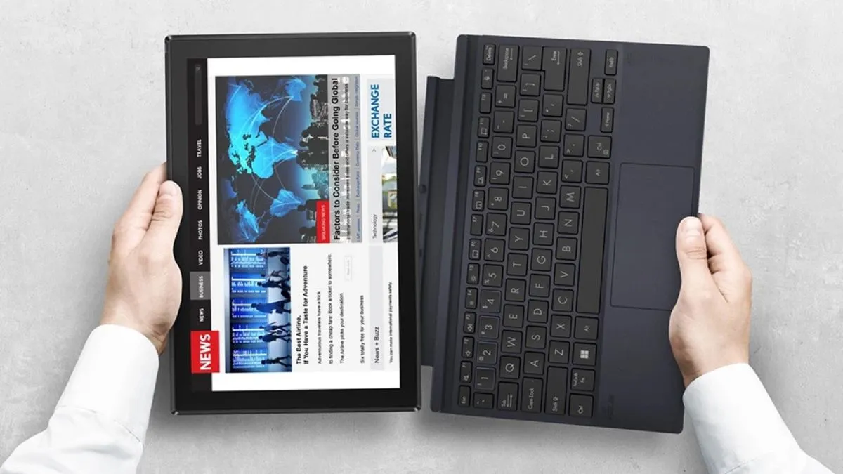 Người dùng đang thao tác trên mẫu laptop màn hình cảm ứng tháo rời hiện đại tại văn phòng