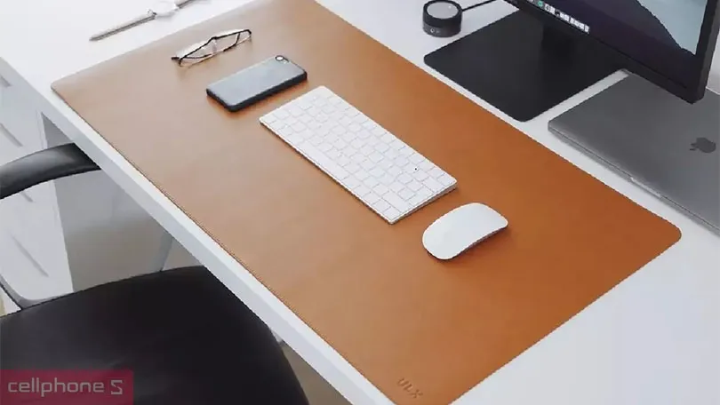 Cận cảnh bề mặt chất liệu cao cấp của tấm lót di chuột chuyên dụng hỗ trợ cảm biến tốt hơn