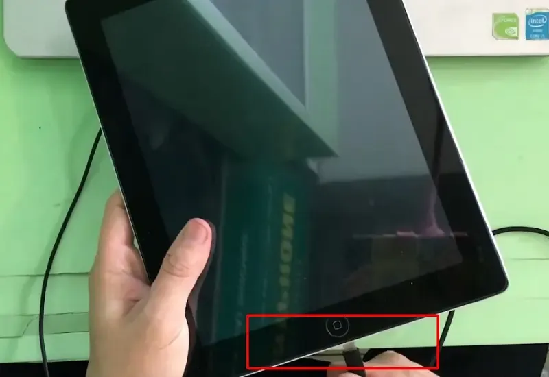 Cách khắc phục màn hình iPad bị nháy bằng khôi phục cài đặt gốc bằng cách Restore bằng iTunes