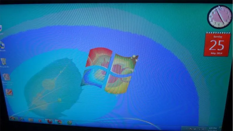 Màn hình máy tính hiển thị các vết nhòe và sọc màu do lỗi chip xử lý đồ họa