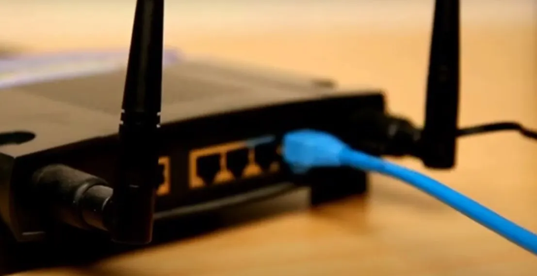 Thử các cổng HDMI khác nhau để sửa tivi bị xanh màn hình