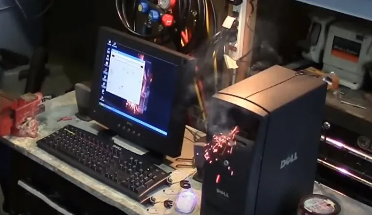 Linh kiện máy tính lâu ngày tích tụ bụi bẩn và ẩm mốc dẫn đến rò điện