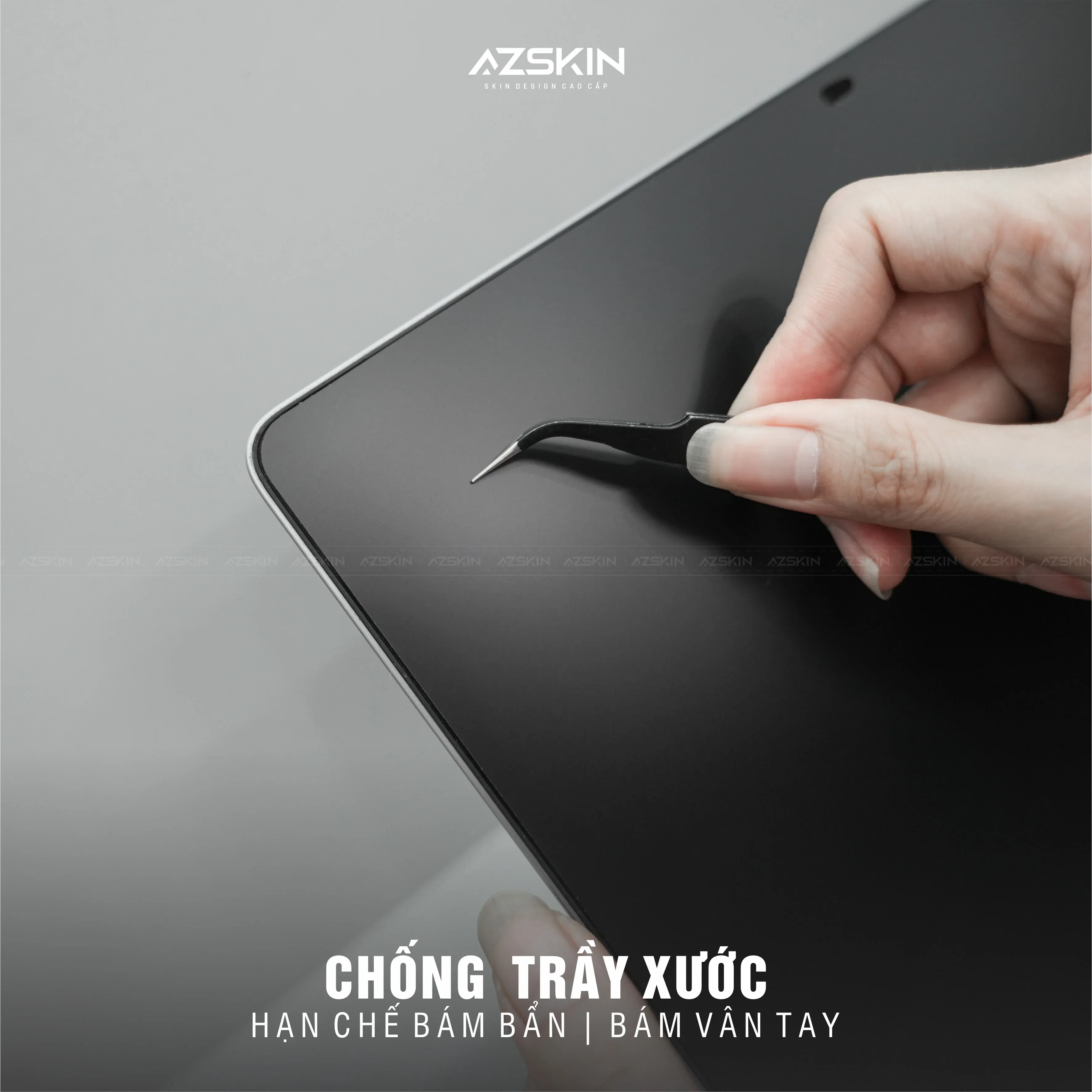 Bề mặt miếng dán có khả năng kháng lại các tác động vật lý gây trầy xước màn hình gốc