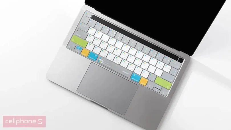 Tấm phủ bảo vệ bàn phím laptop giúp ngăn chặn bụi bẩn và chất lỏng xâm nhập vào linh kiện