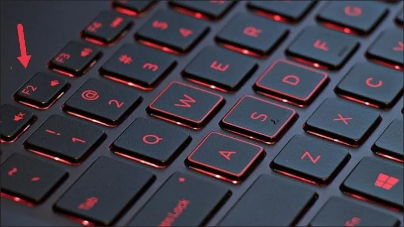 Để vào được môi trường BIOS người dùng cần thực hiện thao tác nhấn phím chức năng ngay khi màn hình vừa sáng lên