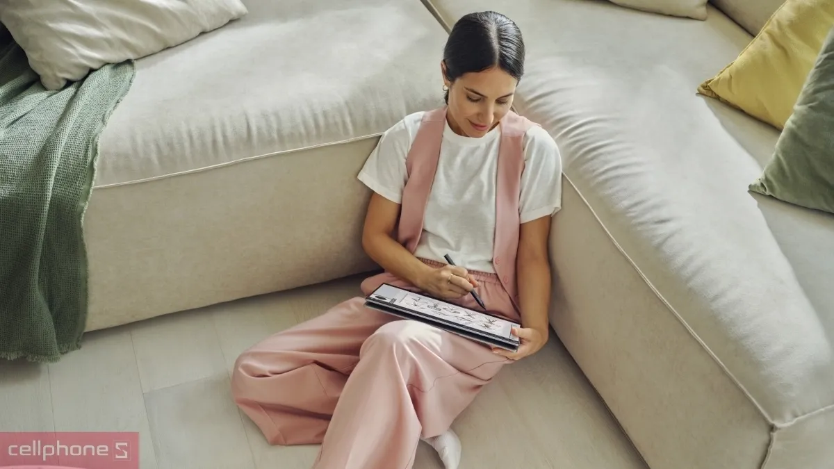 Laptop HP Omnibook với thiết kế di động, linh hoạt và màn hình cảm ứng