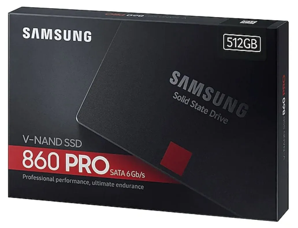 Ổ cứng SSD Samsung được đặt cạnh vỏ hộp sang trọng thể hiện đẳng cấp của dòng sản phẩm chuyên nghiệp