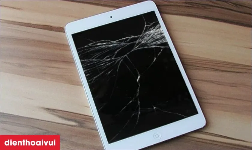 Rủi ro tiềm ẩn khi trì hoãn thay màn hình iPad bị hỏng, ảnh hưởng đến giá sửa chữa