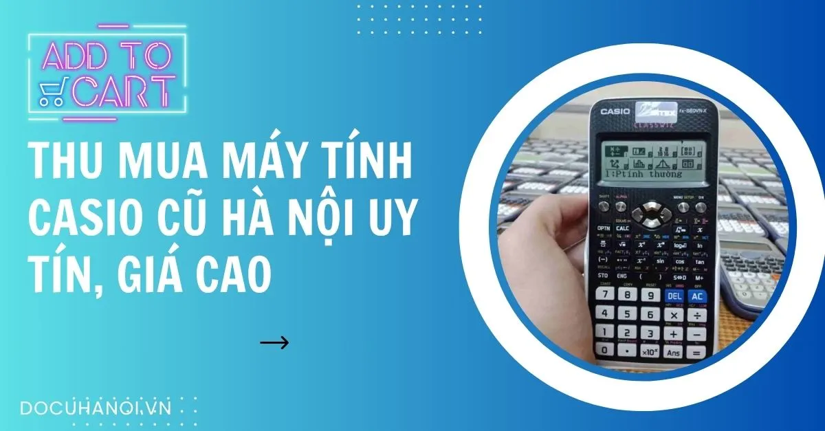 Nhân viên kỹ thuật đang kiểm tra ngoại quan máy tính Casio cầm tay nhằm định giá thu mua chính xác cho khách hàng