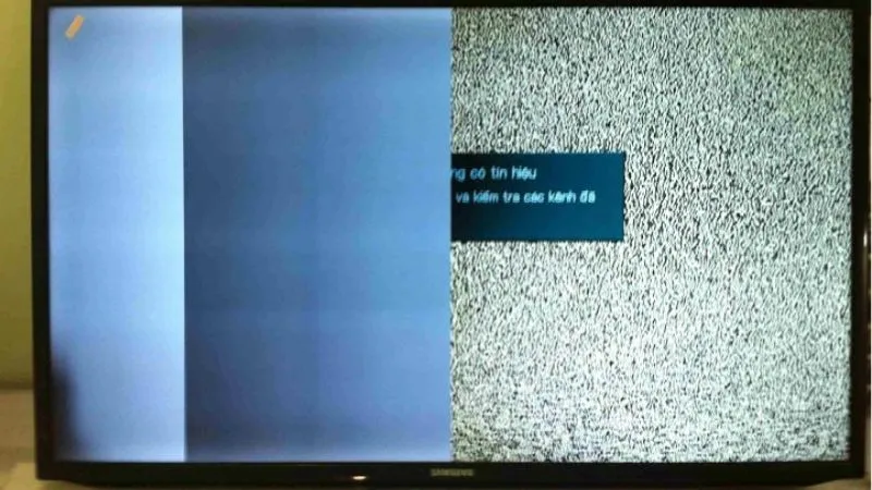 Màn hình tivi Sony đang gặp lỗi hiển thị chia đôi gây khó khăn khi theo dõi nội dung