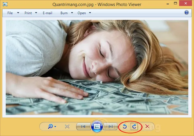 Xoay ảnh ngay khi đang xem